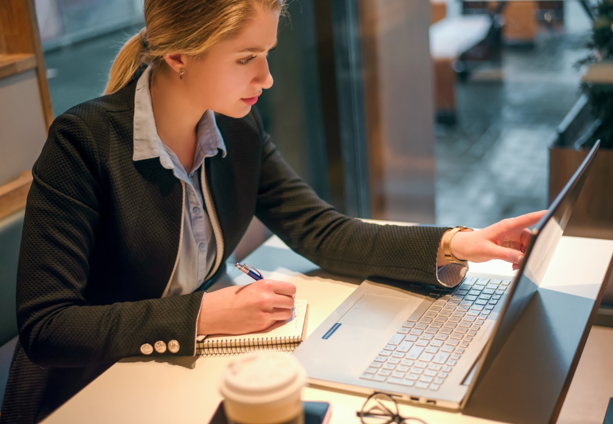 A blonde businesswoman working on her laptop